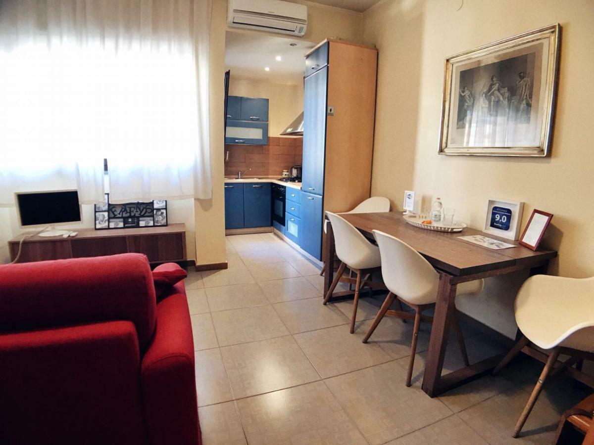 Domi Apartments Wellness Pompeji Szoba fotó